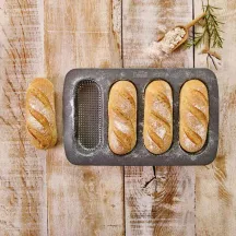 Perforiertes Mini-Baguette-Backblech