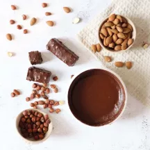 Dark chocolate crunchy glaze with nut pieces