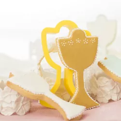 Cookie cutter trophy