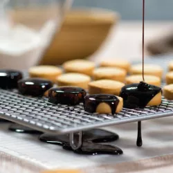 Rectangular metal cooling rack