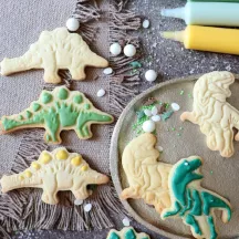 Cookie cutter with dinosaur ejector, 2 pieces