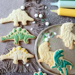 Cookie cutter with dinosaur ejector, 2 pieces