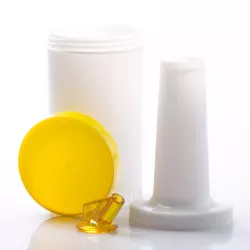 Plastikbehälter 4-teilig mit Schraubdeckel und Ausguss