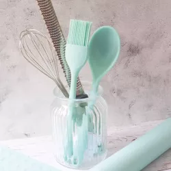 Baking brush made from silicone