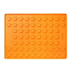 Silicone baking mat paw medium dog cookies