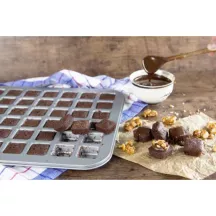 Non-stick baking tin for brownie confectionery