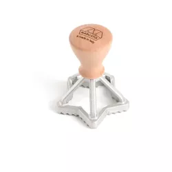 Tagliabiscotti per ravioli a stella 6,5 cm con manico in legno