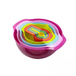 10 Stackable containers and measuring cups