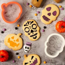 2 Ausstecher und 4 Schablonen Kürbis und Totenkopf