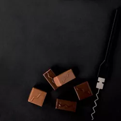 Serrated decorative praline fork