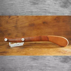 Coltello da panettiere con manico in legno di melo