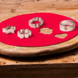 Round rolled out roll fondant - different colors