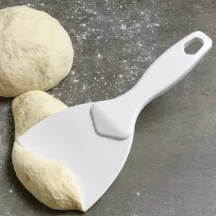 Coupe-pâte 21×10,5 cm – Découper, portionner et ramasser la pâte | Cakelicious