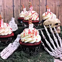 Spray de sang comestible pour Halloween – effet de pulvérisation effrayant pour gâteaux et cupcakes | Cakelicious