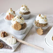 Marzipan autumn decoration – edible pumpkins and leaves