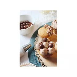 Goldene und braune Perlenmischung aus Zucker und Milchschokolade