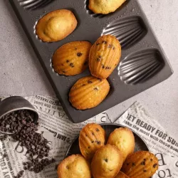 Madeleine Baking tin made of metal for 12 delicious French Madeleines