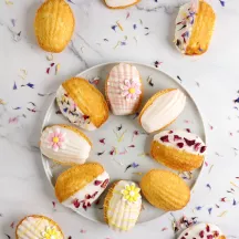 Madeleine Baking tin made of metal for 12 delicious French Madeleines