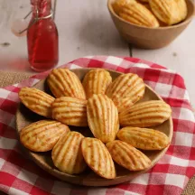 Madeleine Baking tin made of metal for 12 delicious French Madeleines