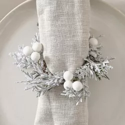 4 portatovaglioli a forma di foglia di Natale con bacche