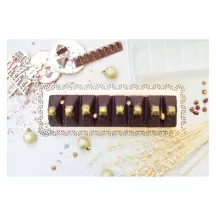 1 plastic royal log mould with box and base
