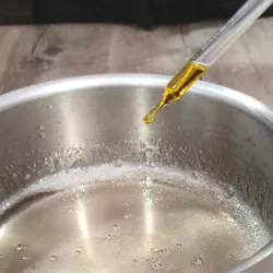 2 Graduated glass pipettes