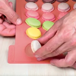1 Macaron mat with cavities - Silikomart