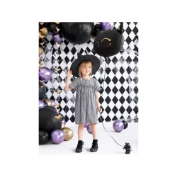 1 black witch hat