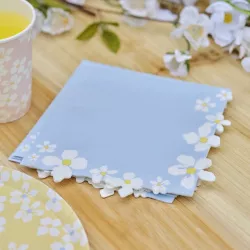 16 serviettes bleues avec des motifs floraux
