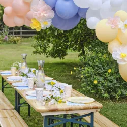16 blue napkins with floral motifs