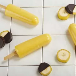 Silicone mold for 3 ice creams on a stick