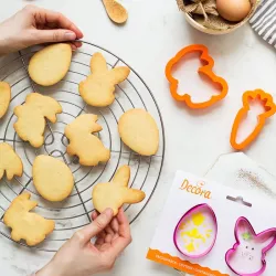 2 cookie cutters rabbit and carrot
