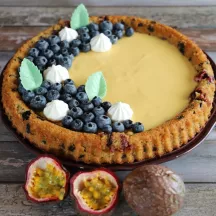Upside-down tart mould