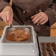 Gianduja chiaro nocciola-mandorla da taglio – massa per ripieno svizzera 1 kg | Cakelicious
