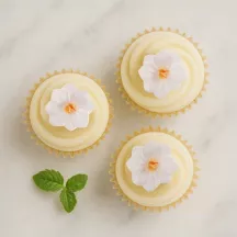 Blüten aus Esspapier, weiss