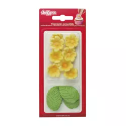 Gelbe Blumen und grüne Blätter aus Zucker