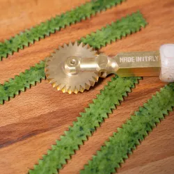 Rotella per pasticceria professionale seghettata, 3 mm