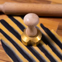 Shell shape pasta stamp