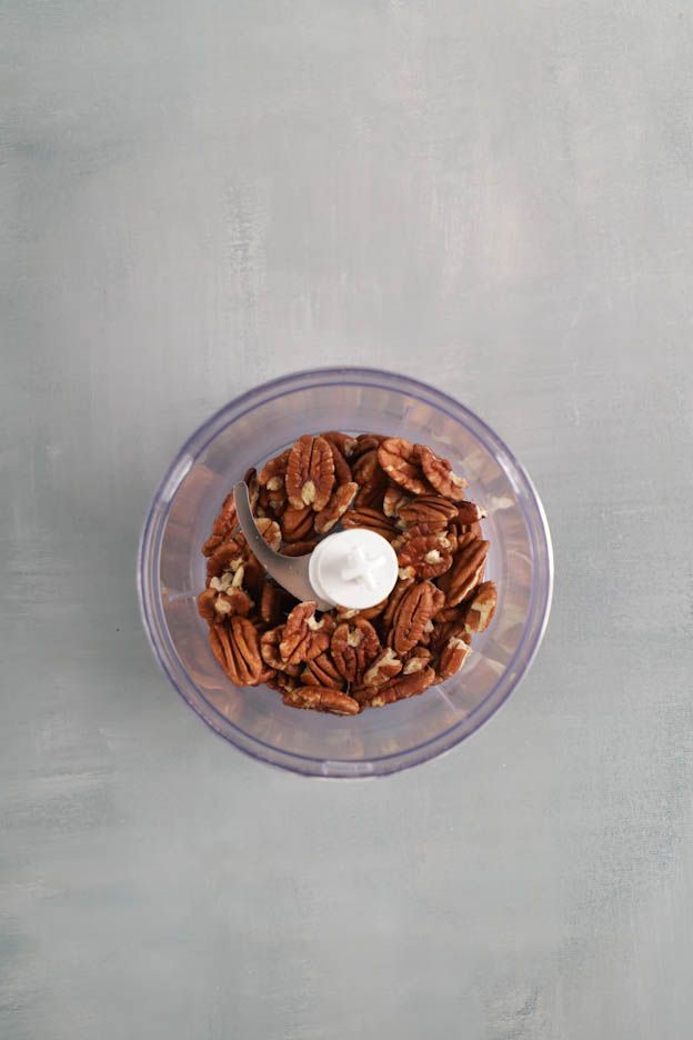 Caramel at ideal temperature for the egg mixture