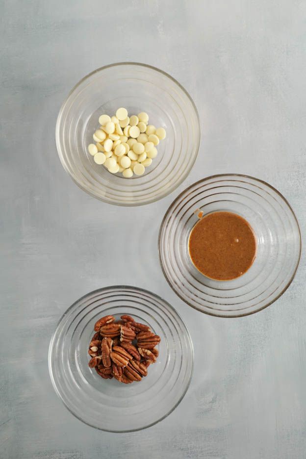 Homogeneous vanilla mousse mixture in the bowl