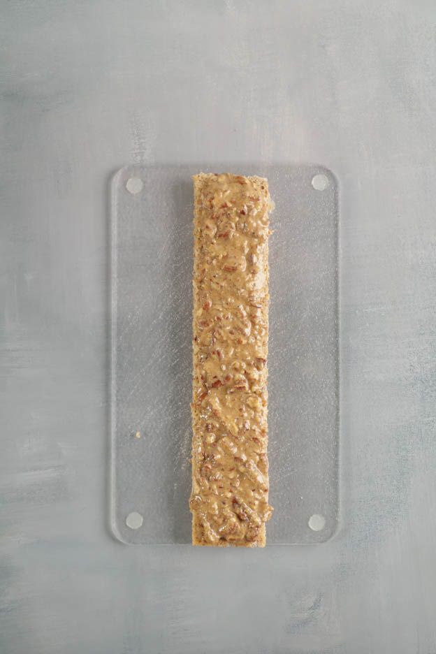 Spreading pecan praline over the cremeux