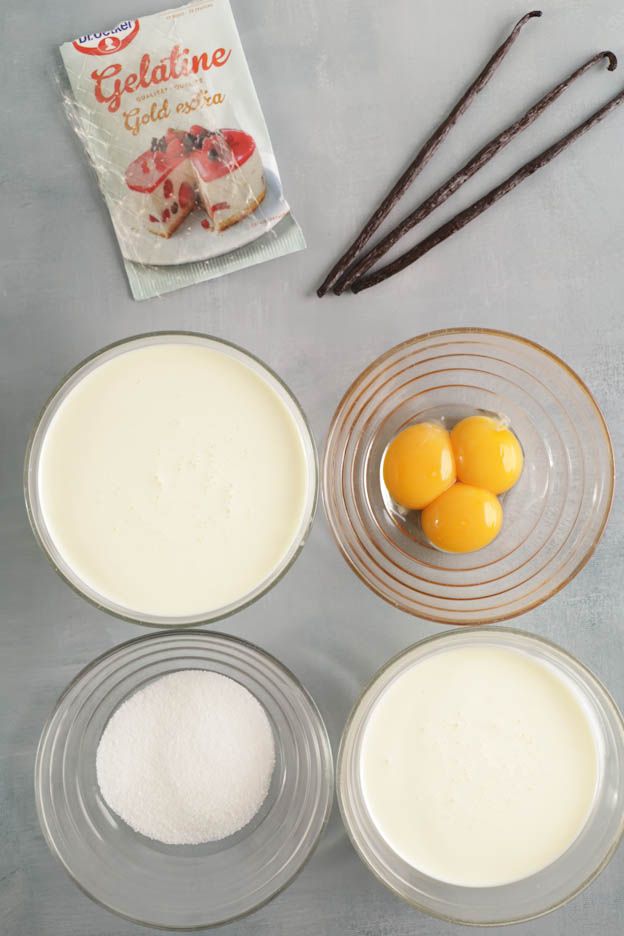 Baking the Joconde sponge in a preheated oven