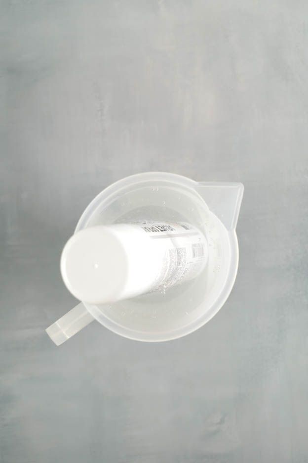 Gelatine leaves dissolving