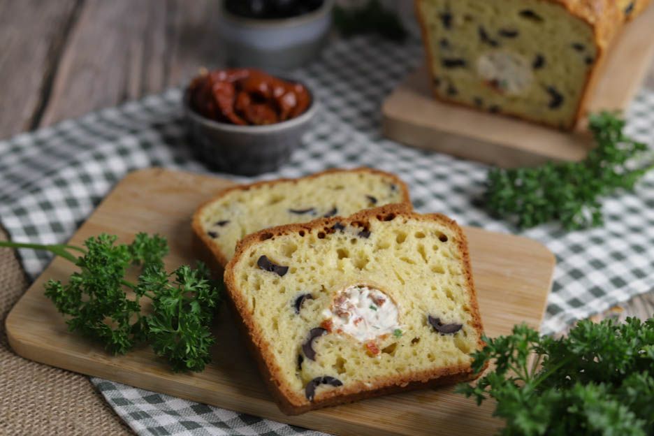 Olive and sun-dried tomato cake