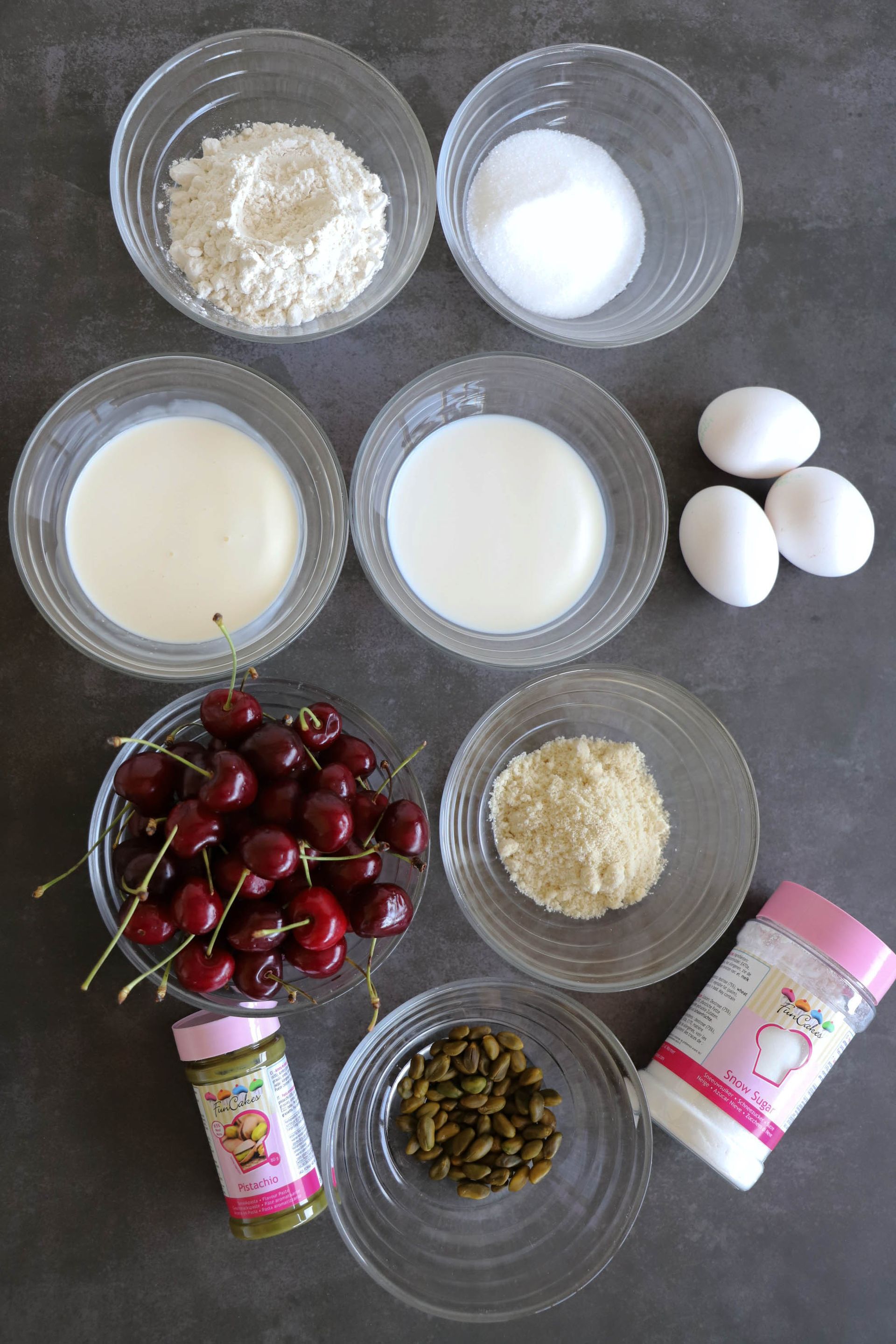 ingredienti clafoutis ciliegie-pistacchio