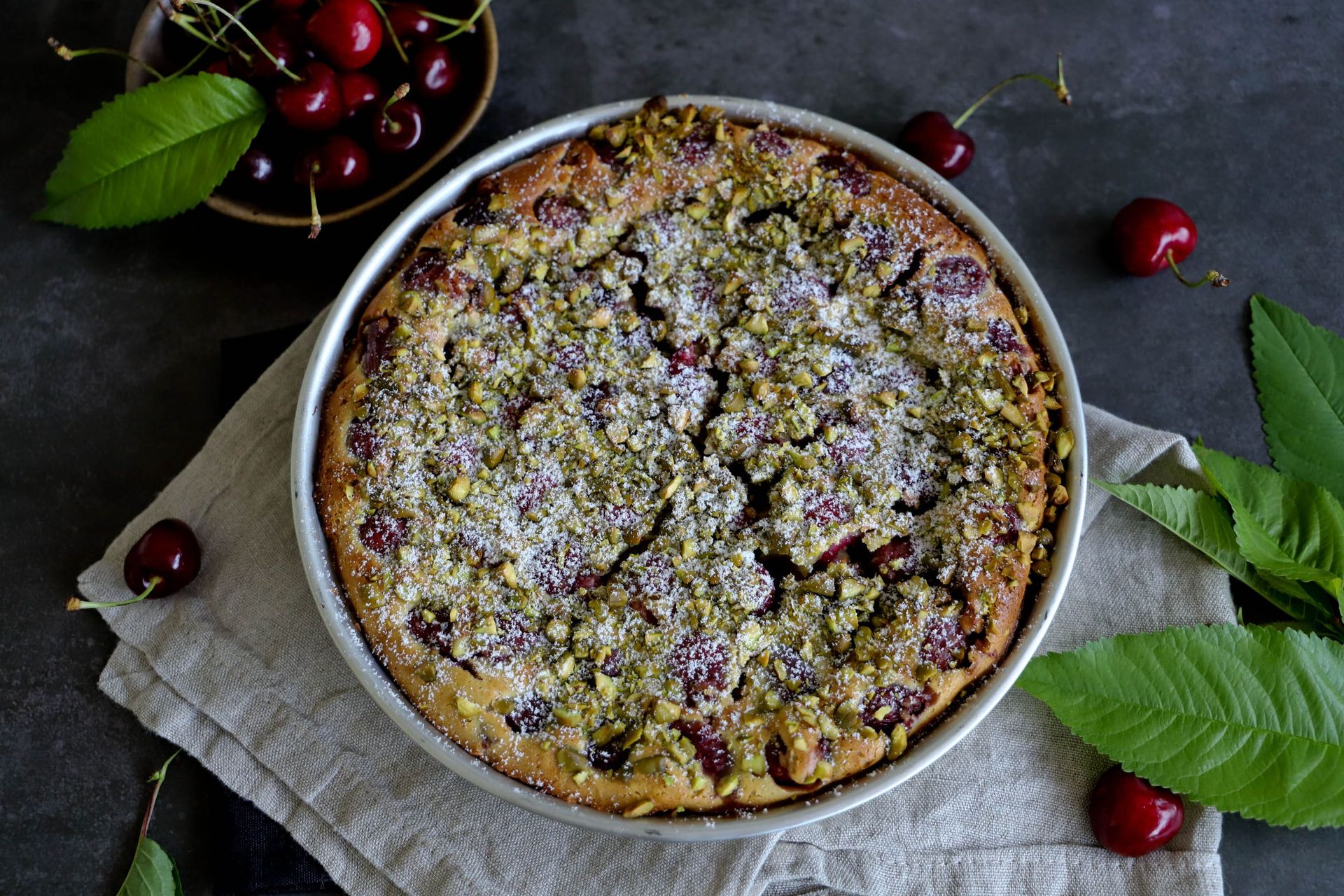 Clafoutis ciliegie-pistacchio