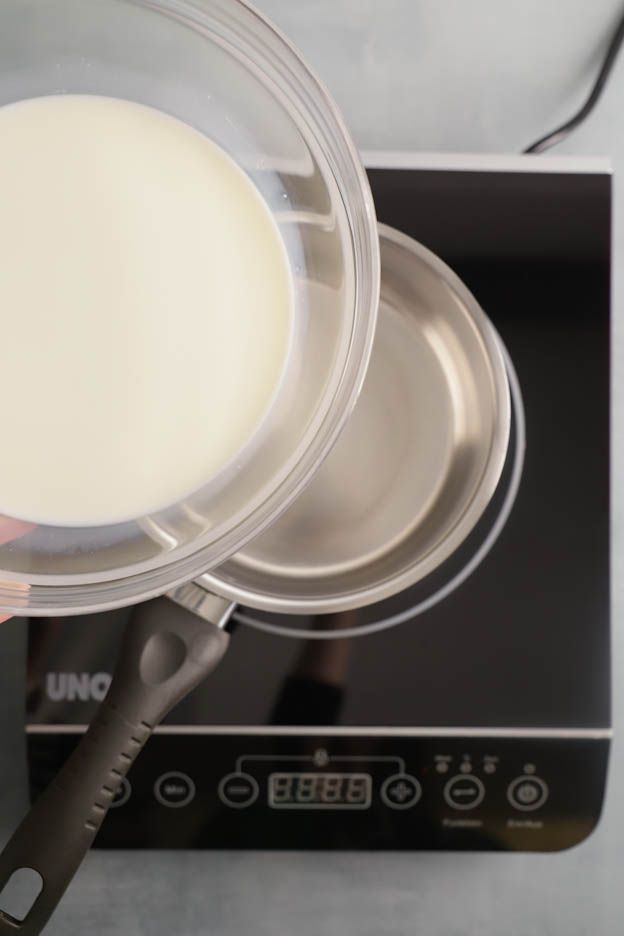 chocolate vanilla dessert cream