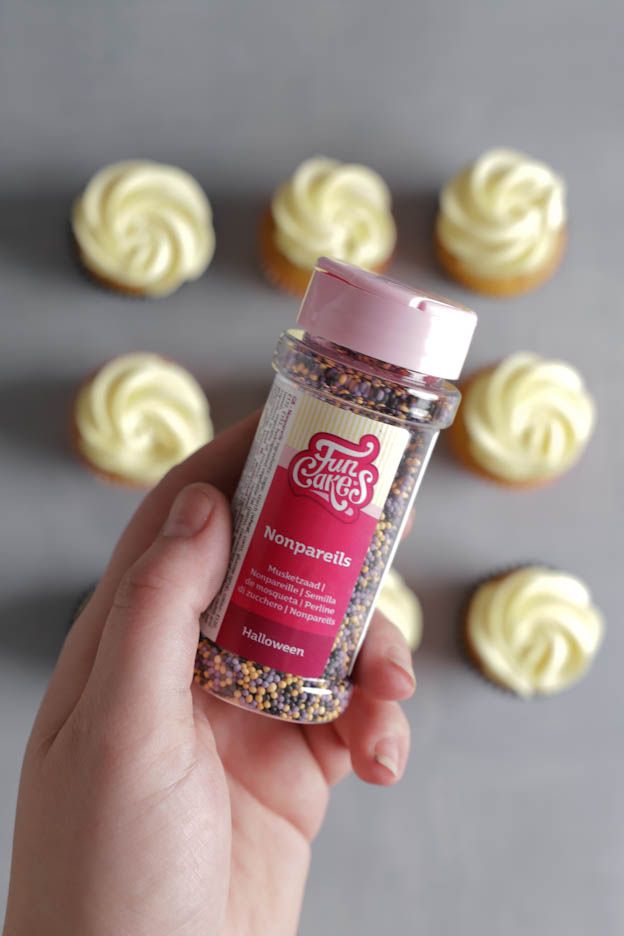 Nonpareils werden aufgestreut