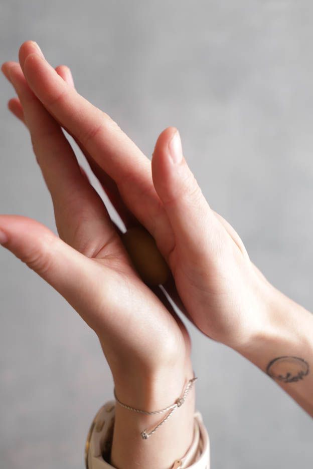 Strang wird zum Finger geformt