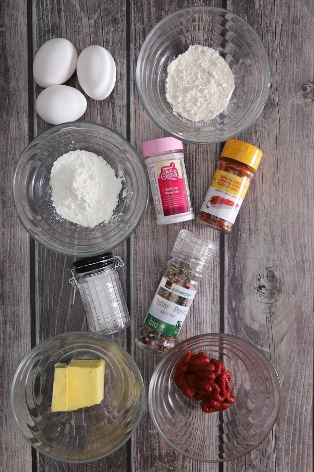 Ingredients for tomato cream cheese roulade